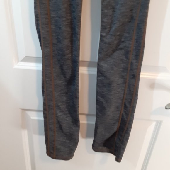Athleta Full Length Gray Leggings Contrast Stitching - Picture 6 of 9